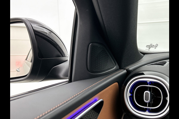 Mercedes-Benz C-Klasse 300 e 140 Years Edition |  Comfortpakket Plus | Nightpakket | Parkeerpakket met 360°-camera | Trekhaak | Panoramaschuifdak | Middenconsole metaalstructuur | DISTRONIC | GUARD 360° Plus | 19" multispaaks lichtmetalen AMG-velgen |