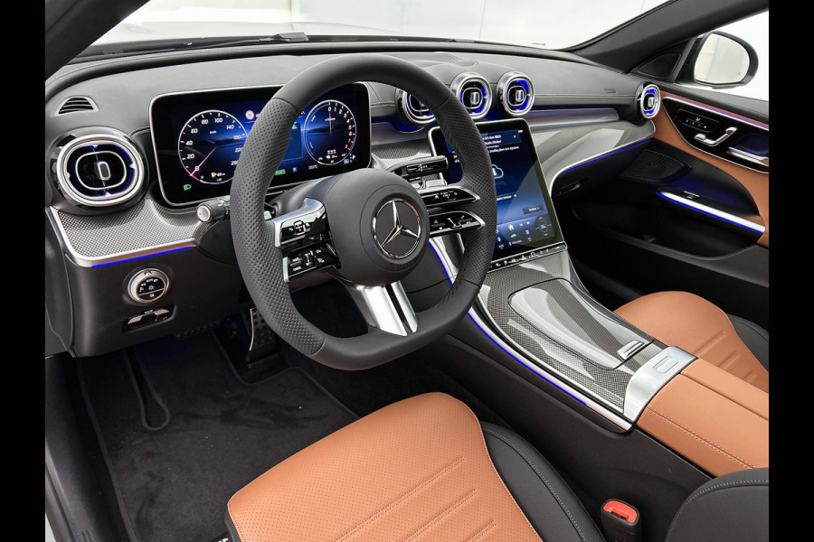 Mercedes-Benz C-Klasse 300 e 140 Years Edition |  Comfortpakket Plus | Nightpakket | Parkeerpakket met 360°-camera | Trekhaak | Panoramaschuifdak | Middenconsole metaalstructuur | DISTRONIC | GUARD 360° Plus | 19" multispaaks lichtmetalen AMG-velgen |