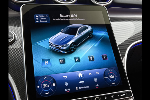 Mercedes-Benz C-Klasse 300 e 140 Years Edition |  Comfortpakket Plus | Nightpakket | Parkeerpakket met 360°-camera | Trekhaak | Panoramaschuifdak | Middenconsole metaalstructuur | DISTRONIC | GUARD 360° Plus | 19" multispaaks lichtmetalen AMG-velgen |