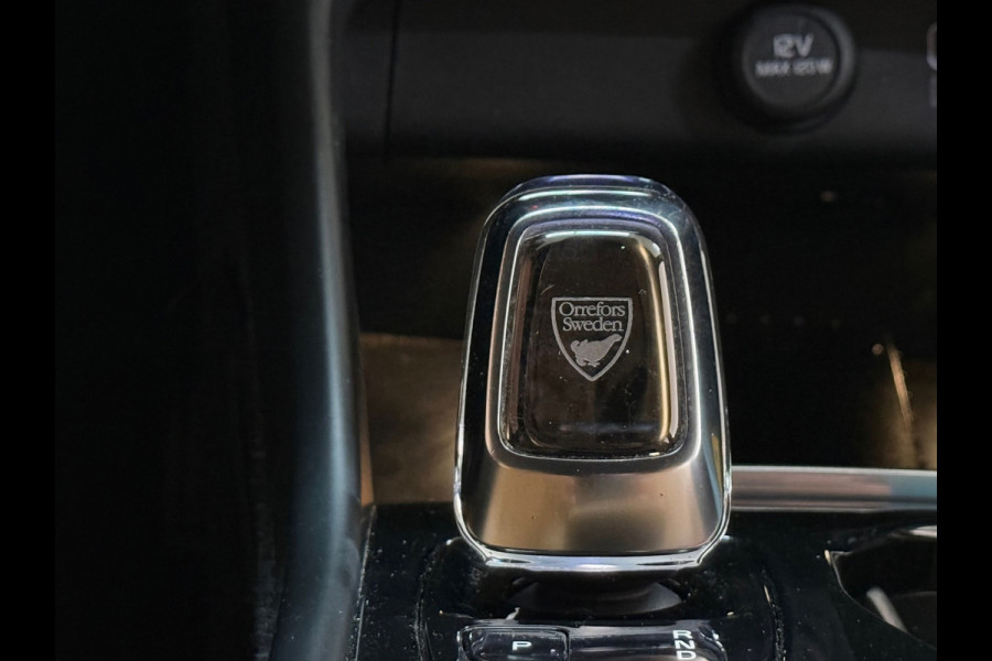 Volvo XC40 2.0 T4 Inscription | Parkeer assist Pro | CarPlay | Winter Pakket | LED | Ambient | Rij Assist Pro | Keyless | NAP