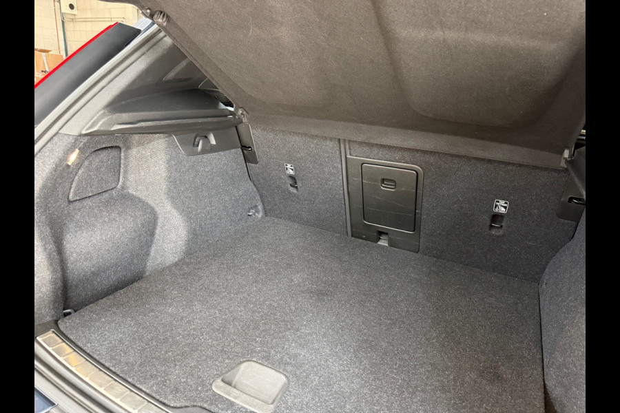 Volvo XC40 2.0 T4 Inscription | Parkeer assist Pro | CarPlay | Winter Pakket | LED | Ambient | Rij Assist Pro | Keyless | NAP