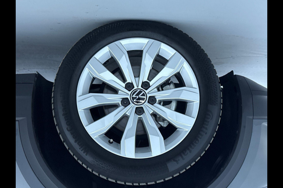 Volkswagen T-Roc 1.0 TSI Style 110 PK | Navigatie | 17" LM velgen | Alarm | Privacy glas |