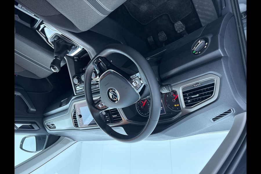 Volkswagen T-Roc 1.0 TSI Style 110 PK | Navigatie | 17" LM velgen | Alarm | Privacy glas |