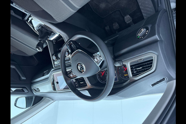 Volkswagen T-Roc 1.0 TSI Style 110 PK | Navigatie | 17" LM velgen | Alarm | Privacy glas |