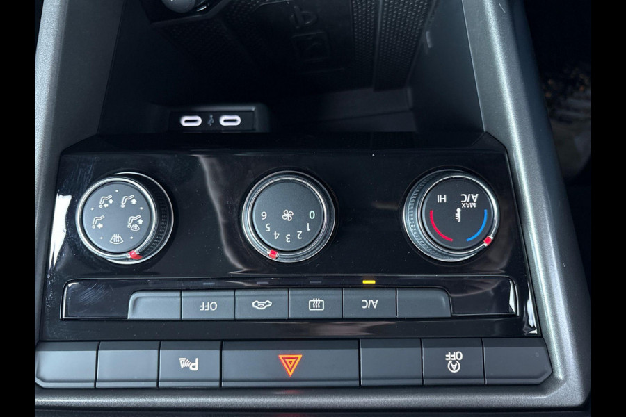 Volkswagen T-Roc 1.0 TSI Style 110 PK | Navigatie | 17" LM velgen | Alarm | Privacy glas |