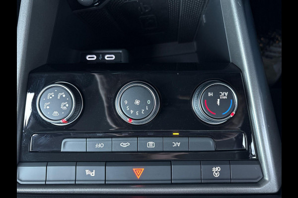 Volkswagen T-Roc 1.0 TSI Style 110 PK | Navigatie | 17" LM velgen | Alarm | Privacy glas |