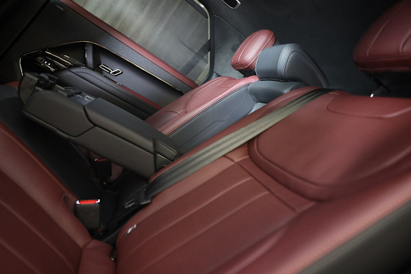 Land Rover Range Rover Sport 3.0 P550e Autobiography PHEV / SV Bespoke Deep Garnet / Massage / Head Up / Verkoeling / Memory /Pano