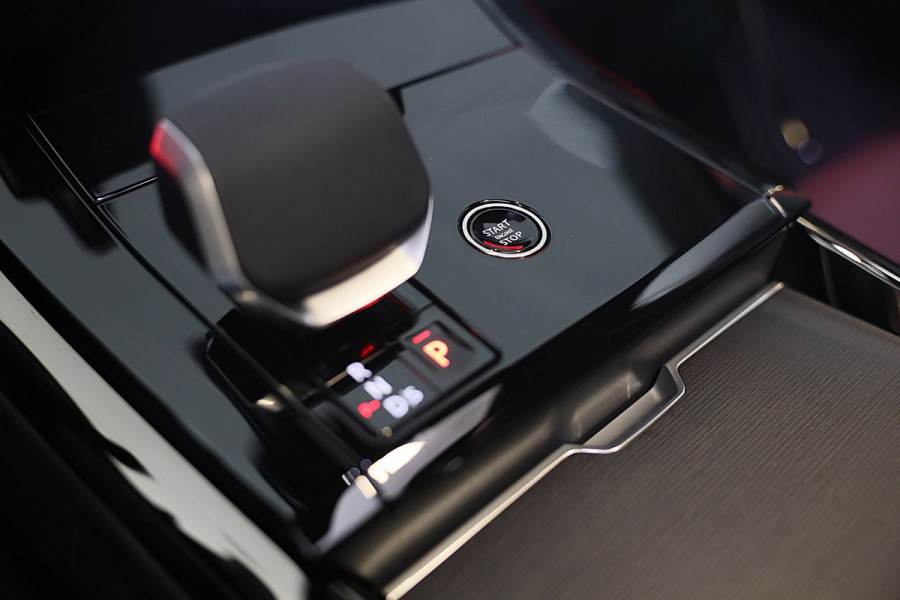 Land Rover Range Rover Sport 3.0 P550e Autobiography PHEV / SV Bespoke Deep Garnet / Massage / Head Up / Verkoeling / Memory /Pano