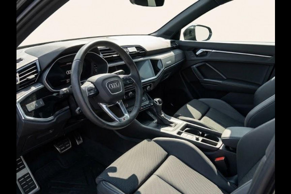 Audi Q3 Sportback 45 TFSI e S Edition 245pk | Keyless-pakket |  Apple Carplay/Android Auto | Dodehoekdetectie |  Climate control | full-LED koplampen |  lichtmetalen velgen multi-spaaks 18 | Navigatiesysteem | S Line interieur | voorstoelen verwarmd