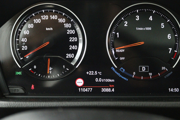 BMW X1 sDrive20i VDL Nedcar Edition (PANORAMADAK, CAMERA, STOELVERWARMING, PARKEERSENSOREN)