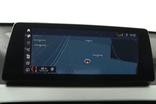 BMW X1 sDrive20i VDL Nedcar Edition (PANORAMADAK, CAMERA, STOELVERWARMING, PARKEERSENSOREN)
