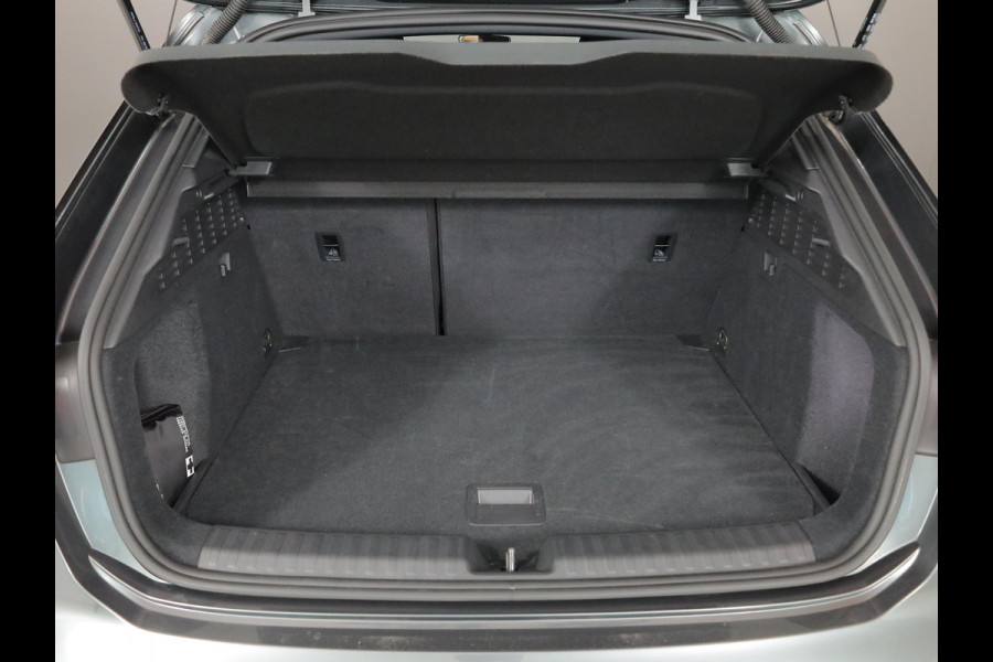 Audi A3 Sportback 30 TFSI S edition 110 pk S-tronic | Navigatie | Parkeersensoren achter | LED koplampen | Apple Carplay/Android Auto | S-Line |