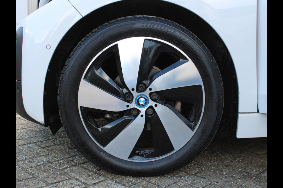BMW i3 Basis 94Ah 33 kWh | STOELVERWARMING | NAVIGATIE | ACHTERUITRIJCAMERA |