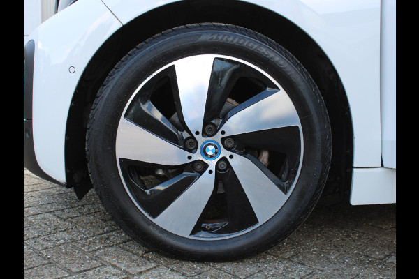 BMW i3 Basis 94Ah 33 kWh | STOELVERWARMING | NAVIGATIE | ACHTERUITRIJCAMERA |