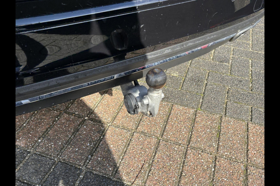 Volvo V60 2.0 T5 Inscription VAN: € 26.900- VOOR: € 24.877,- UW HERFSTVOORDEEL: € 2.023,-| VOLVO DEALER ONDERHOUDEN | FULL OPTIONS| BOWERS & WILKINS| ELEK. TREKHAAK| PANO| STOELVENTILATIE| HUD| ACHTERBANK VERWARMD| ORIG. NL NAP|