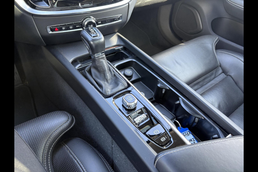 Volvo V60 2.0 T5 Inscription VAN: € 26.900- VOOR: € 24.877,- UW HERFSTVOORDEEL: € 2.023,-| VOLVO DEALER ONDERHOUDEN | FULL OPTIONS| BOWERS & WILKINS| ELEK. TREKHAAK| PANO| STOELVENTILATIE| HUD| ACHTERBANK VERWARMD| ORIG. NL NAP|
