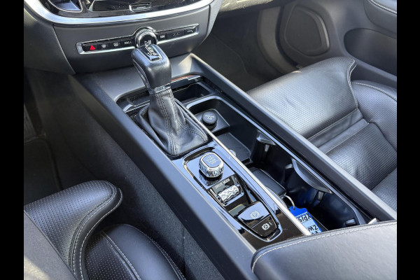 Volvo V60 2.0 T5 Inscription VAN: € 26.900- VOOR: € 24.877,- UW HERFSTVOORDEEL: € 2.023,-| VOLVO DEALER ONDERHOUDEN | FULL OPTIONS| BOWERS & WILKINS| ELEK. TREKHAAK| PANO| STOELVENTILATIE| HUD| ACHTERBANK VERWARMD| ORIG. NL NAP|