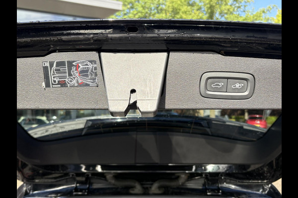 Volvo V60 2.0 T5 Inscription VAN: € 26.900- VOOR: € 24.877,- UW HERFSTVOORDEEL: € 2.023,-| VOLVO DEALER ONDERHOUDEN | FULL OPTIONS| BOWERS & WILKINS| ELEK. TREKHAAK| PANO| STOELVENTILATIE| HUD| ACHTERBANK VERWARMD| ORIG. NL NAP|