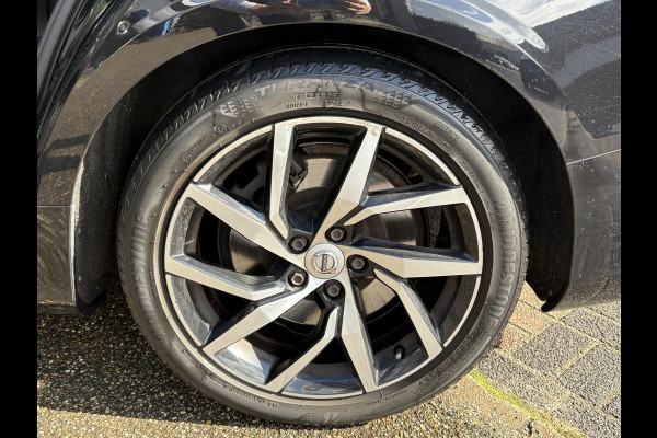 Volvo V60 2.0 T5 Inscription VAN: € 26.900- VOOR: € 24.877,- UW HERFSTVOORDEEL: € 2.023,-| VOLVO DEALER ONDERHOUDEN | FULL OPTIONS| BOWERS & WILKINS| ELEK. TREKHAAK| PANO| STOELVENTILATIE| HUD| ACHTERBANK VERWARMD| ORIG. NL NAP|