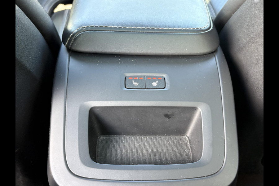 Volvo V60 2.0 T5 Inscription VAN: € 26.900- VOOR: € 24.877,- UW HERFSTVOORDEEL: € 2.023,-| VOLVO DEALER ONDERHOUDEN | FULL OPTIONS| BOWERS & WILKINS| ELEK. TREKHAAK| PANO| STOELVENTILATIE| HUD| ACHTERBANK VERWARMD| ORIG. NL NAP|
