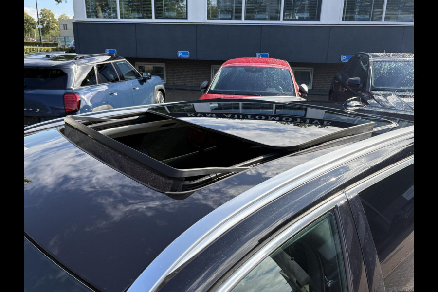 Volvo V60 2.0 T5 Inscription VAN: € 26.900- VOOR: € 24.877,- UW HERFSTVOORDEEL: € 2.023,-| VOLVO DEALER ONDERHOUDEN | FULL OPTIONS| BOWERS & WILKINS| ELEK. TREKHAAK| PANO| STOELVENTILATIE| HUD| ACHTERBANK VERWARMD| ORIG. NL NAP|