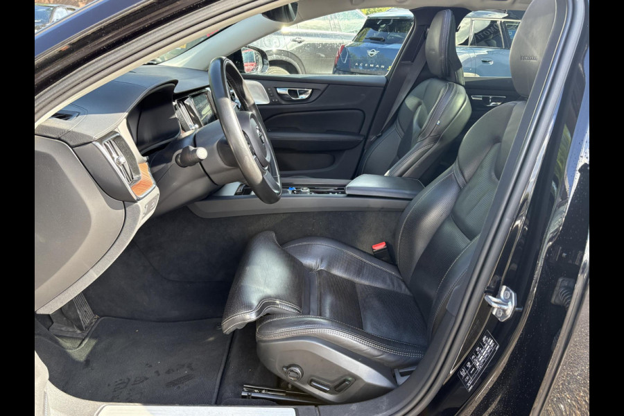 Volvo V60 2.0 T5 Inscription VAN: € 26.900- VOOR: € 24.877,- UW HERFSTVOORDEEL: € 2.023,-| VOLVO DEALER ONDERHOUDEN | FULL OPTIONS| BOWERS & WILKINS| ELEK. TREKHAAK| PANO| STOELVENTILATIE| HUD| ACHTERBANK VERWARMD| ORIG. NL NAP|