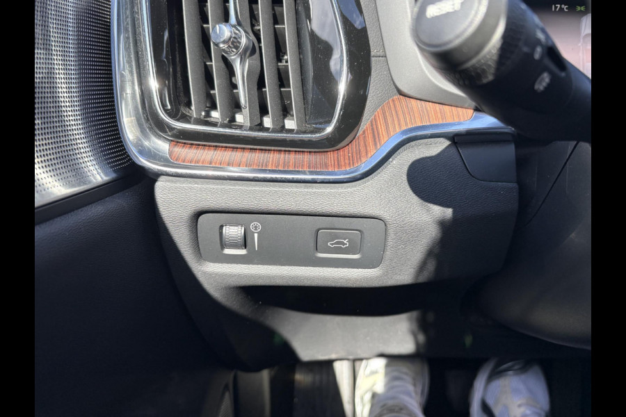 Volvo V60 2.0 T5 Inscription VAN: € 26.900- VOOR: € 24.877,- UW HERFSTVOORDEEL: € 2.023,-| VOLVO DEALER ONDERHOUDEN | FULL OPTIONS| BOWERS & WILKINS| ELEK. TREKHAAK| PANO| STOELVENTILATIE| HUD| ACHTERBANK VERWARMD| ORIG. NL NAP|