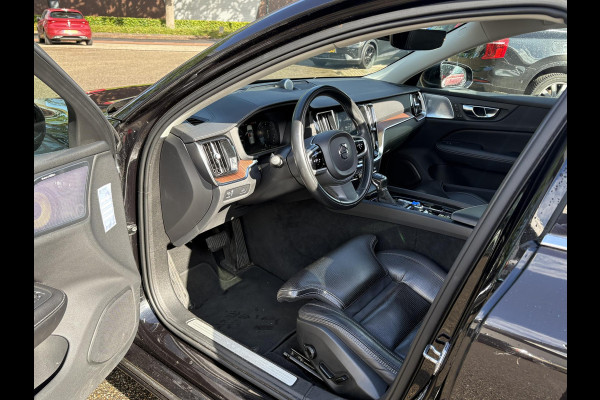 Volvo V60 2.0 T5 Inscription VAN: € 26.900- VOOR: € 24.877,- UW HERFSTVOORDEEL: € 2.023,-| VOLVO DEALER ONDERHOUDEN | FULL OPTIONS| BOWERS & WILKINS| ELEK. TREKHAAK| PANO| STOELVENTILATIE| HUD| ACHTERBANK VERWARMD| ORIG. NL NAP|
