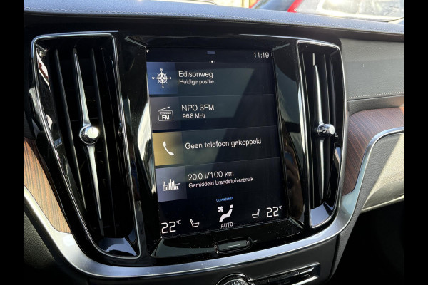 Volvo V60 2.0 T5 Inscription VAN: € 26.900- VOOR: € 24.877,- UW HERFSTVOORDEEL: € 2.023,-| VOLVO DEALER ONDERHOUDEN | FULL OPTIONS| BOWERS & WILKINS| ELEK. TREKHAAK| PANO| STOELVENTILATIE| HUD| ACHTERBANK VERWARMD| ORIG. NL NAP|
