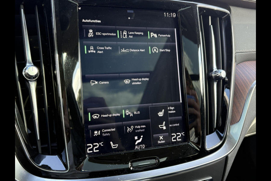 Volvo V60 2.0 T5 Inscription VAN: € 26.900- VOOR: € 24.877,- UW HERFSTVOORDEEL: € 2.023,-| VOLVO DEALER ONDERHOUDEN | FULL OPTIONS| BOWERS & WILKINS| ELEK. TREKHAAK| PANO| STOELVENTILATIE| HUD| ACHTERBANK VERWARMD| ORIG. NL NAP|