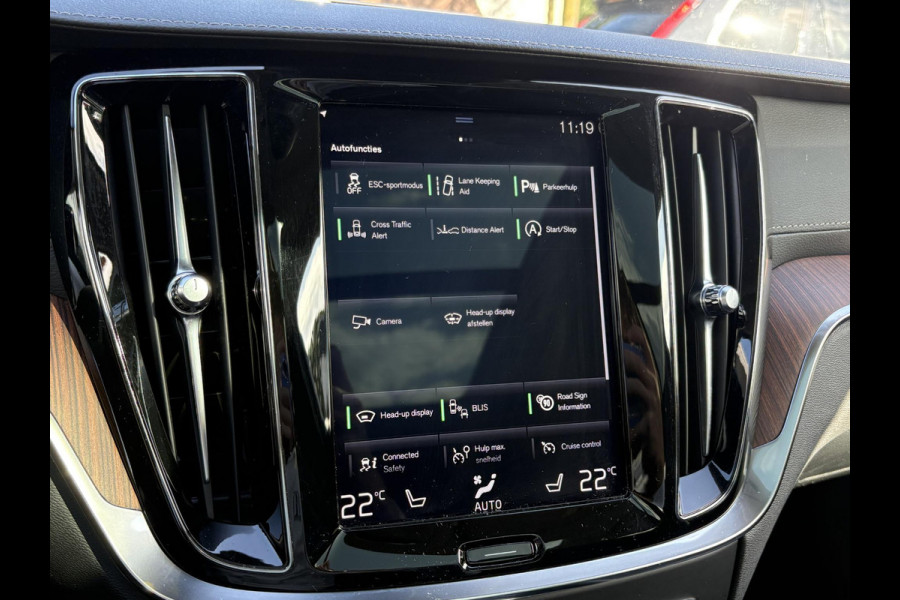 Volvo V60 2.0 T5 Inscription VAN: € 26.900- VOOR: € 24.877,- UW HERFSTVOORDEEL: € 2.023,-| VOLVO DEALER ONDERHOUDEN | FULL OPTIONS| BOWERS & WILKINS| ELEK. TREKHAAK| PANO| STOELVENTILATIE| HUD| ACHTERBANK VERWARMD| ORIG. NL NAP|