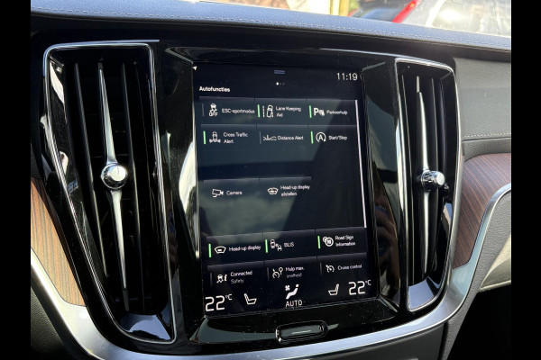 Volvo V60 2.0 T5 Inscription VAN: € 26.900- VOOR: € 24.877,- UW HERFSTVOORDEEL: € 2.023,-| VOLVO DEALER ONDERHOUDEN | FULL OPTIONS| BOWERS & WILKINS| ELEK. TREKHAAK| PANO| STOELVENTILATIE| HUD| ACHTERBANK VERWARMD| ORIG. NL NAP|