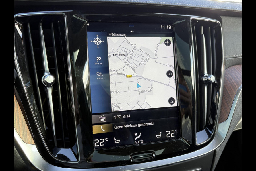 Volvo V60 2.0 T5 Inscription VAN: € 26.900- VOOR: € 24.877,- UW HERFSTVOORDEEL: € 2.023,-| VOLVO DEALER ONDERHOUDEN | FULL OPTIONS| BOWERS & WILKINS| ELEK. TREKHAAK| PANO| STOELVENTILATIE| HUD| ACHTERBANK VERWARMD| ORIG. NL NAP|