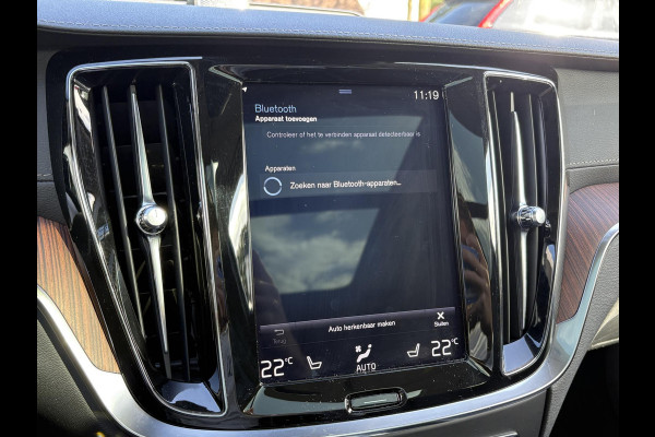 Volvo V60 2.0 T5 Inscription VAN: € 26.900- VOOR: € 24.877,- UW HERFSTVOORDEEL: € 2.023,-| VOLVO DEALER ONDERHOUDEN | FULL OPTIONS| BOWERS & WILKINS| ELEK. TREKHAAK| PANO| STOELVENTILATIE| HUD| ACHTERBANK VERWARMD| ORIG. NL NAP|