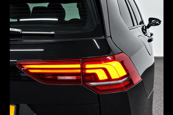 Volkswagen Golf Variant 1.5 eTSI Life DSG Navigatie Apple Carplay Android Auto Parkeerhulp Adaptive Cruise Control Stoel- en stuurverwarming Sfeerverlichting Virtual Cockpit Climate Control