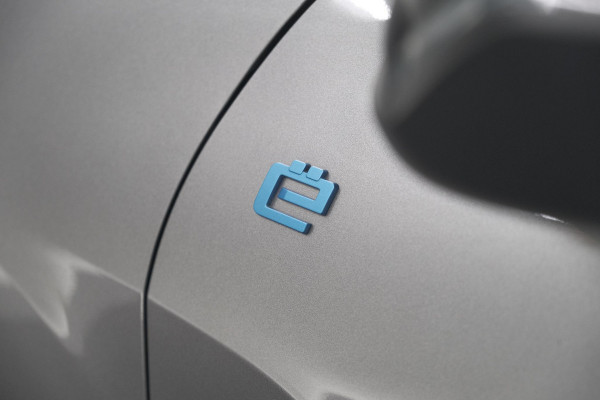Citroën Ë-C4 Shine 50 kWh | 94,5% SOH | Panoramadak | 360 Camera | Head-Up Display | Pack Winter | Camera | Parkeersensoren