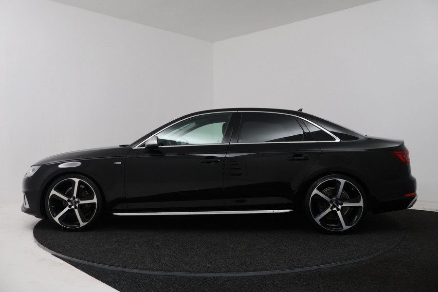 Audi A4 Limousine 35 TFSI Sport S line black edition (DIGITALE COCKPIT, CAMERA, STOELVERWARMING/VERKOELING, ELEKTR STOELEN)
