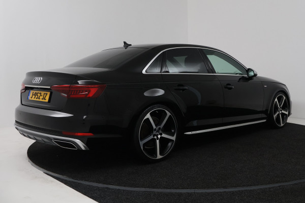 Audi A4 Limousine 35 TFSI Sport S line black edition (DIGITALE COCKPIT, CAMERA, STOELVERWARMING/VERKOELING, ELEKTR STOELEN)