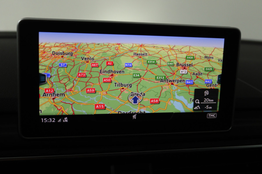 Audi A4 Limousine 35 TFSI Sport S line black edition (DIGITALE COCKPIT, CAMERA, STOELVERWARMING/VERKOELING, ELEKTR STOELEN)