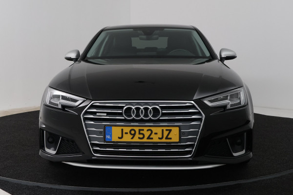Audi A4 Limousine 35 TFSI Sport S line black edition (DIGITALE COCKPIT, CAMERA, STOELVERWARMING/VERKOELING, ELEKTR STOELEN)