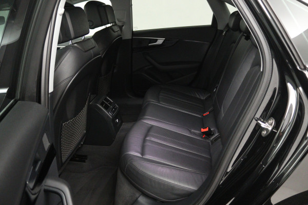 Audi A4 Limousine 35 TFSI Sport S line black edition (DIGITALE COCKPIT, CAMERA, STOELVERWARMING/VERKOELING, ELEKTR STOELEN)