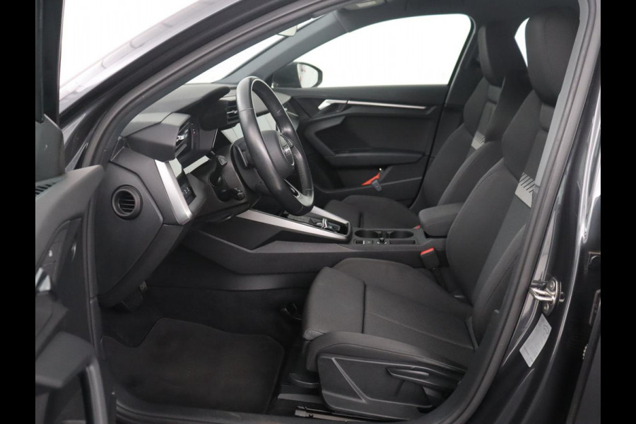 Audi A3 Sportback 30 TFSI Advanced edition | Cruise control | Camera | Park assist | Navigatie | Carplay | Climate control | Virtueel dashboard | Full LED