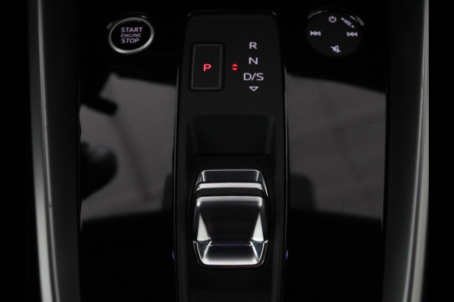 Audi A3 Sportback 30 TFSI Advanced edition | Cruise control | Camera | Park assist | Navigatie | Carplay | Climate control | Virtueel dashboard | Full LED