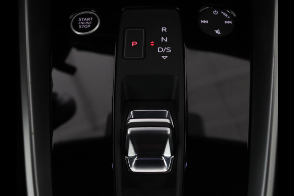 Audi A3 Sportback 30 TFSI Advanced edition | Cruise control | Camera | Park assist | Navigatie | Carplay | Climate control | Virtueel dashboard | Full LED