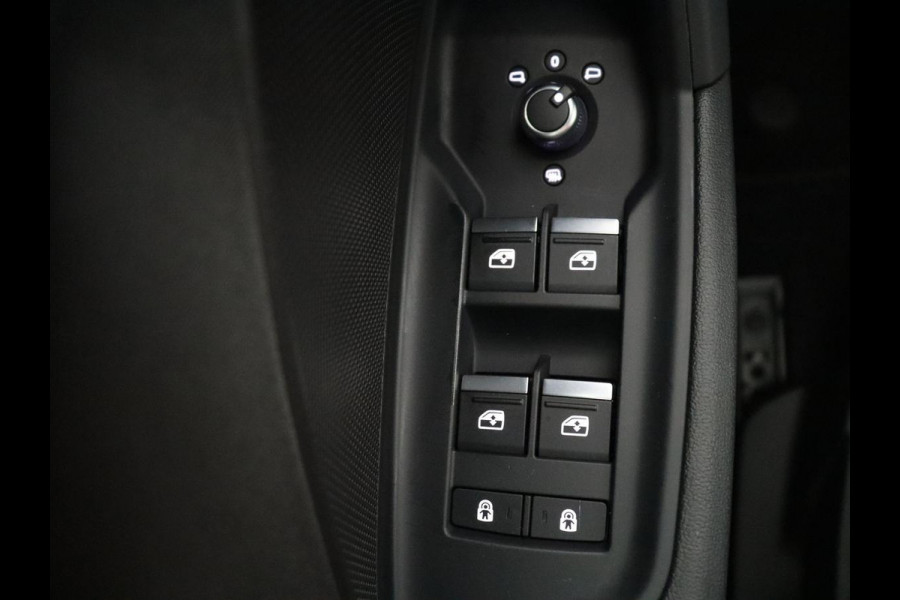 Audi A3 Sportback 30 TFSI Advanced edition | Cruise control | Camera | Park assist | Navigatie | Carplay | Climate control | Virtueel dashboard | Full LED