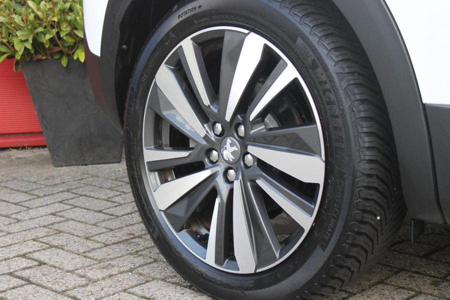 Peugeot 3008 1.2 130PK AUTOMAAT ALLURE | LEDEREN BEKLEDING | TREKHAAK | ELEKTRISCH BEDIENBARE BESTUUDERSSTOEL MET GEHEUGENFUNCTIE | ADAPTIVE CRUISE CONTROL | ELEKTRISCH BEDIENBARE ACHTERKLEP | APPLE CARPLAY/ANDROID AUTO | NAVIGATIE | STOELVERWARMING | ALL SEASON BANDEN | 19" LICHTMETALEN VELGEN | KEYLESS ENTRY/START | DODEHOEK DETECTIE | DRAADLOZE TELEFOONLADER |