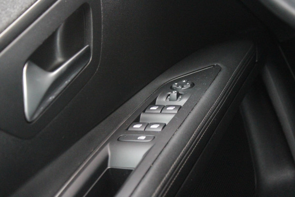 Peugeot 3008 1.2 130PK AUTOMAAT ALLURE | LEDEREN BEKLEDING | TREKHAAK | ELEKTRISCH BEDIENBARE BESTUUDERSSTOEL MET GEHEUGENFUNCTIE | ADAPTIVE CRUISE CONTROL | ELEKTRISCH BEDIENBARE ACHTERKLEP | APPLE CARPLAY/ANDROID AUTO | NAVIGATIE | STOELVERWARMING | ALL SEASON BANDEN | 19" LICHTMETALEN VELGEN | KEYLESS ENTRY/START | DODEHOEK DETECTIE | DRAADLOZE TELEFOONLADER |