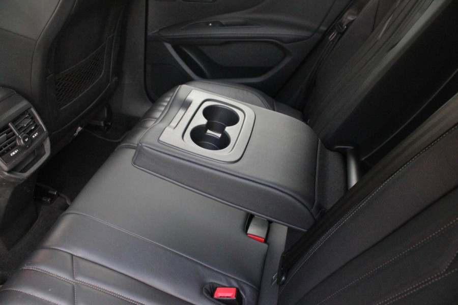 Peugeot 3008 1.2 130PK AUTOMAAT ALLURE | LEDEREN BEKLEDING | TREKHAAK | ELEKTRISCH BEDIENBARE BESTUUDERSSTOEL MET GEHEUGENFUNCTIE | ADAPTIVE CRUISE CONTROL | ELEKTRISCH BEDIENBARE ACHTERKLEP | APPLE CARPLAY/ANDROID AUTO | NAVIGATIE | STOELVERWARMING | ALL SEASON BANDEN | 19" LICHTMETALEN VELGEN | KEYLESS ENTRY/START | DODEHOEK DETECTIE | DRAADLOZE TELEFOONLADER |