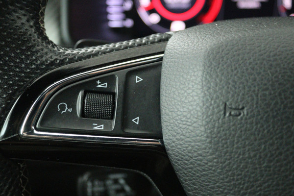 Škoda Kodiaq 1.5 TSI Sportline Business 7p. (DIGITALE COCKPIT, PANORAMADAK, TREKHAAK, STOELVERWARMING, CAMERA)