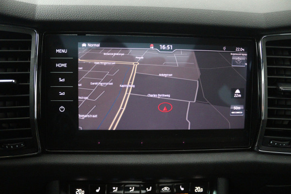 Škoda Kodiaq 1.5 TSI Sportline Business 7p. (DIGITALE COCKPIT, PANORAMADAK, TREKHAAK, STOELVERWARMING, CAMERA)